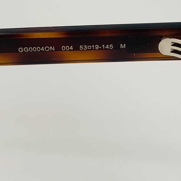 Gucci's GG0004ON features soft lines frames acetate front. Iconic web effect - Picture 14 of 16